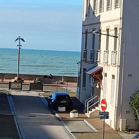 Appartement avec Balcon au 1er étage Vue latérale Mer à 50 mètres de la plage à Mers les Bains. Exterior foto