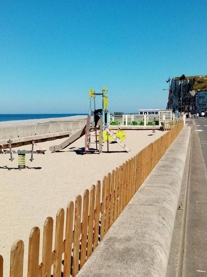 Appartement avec Balcon au 1er étage Vue latérale Mer à 50 mètres de la plage à Mers les Bains. Exterior foto